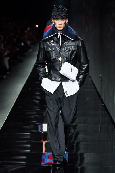 Look 17
